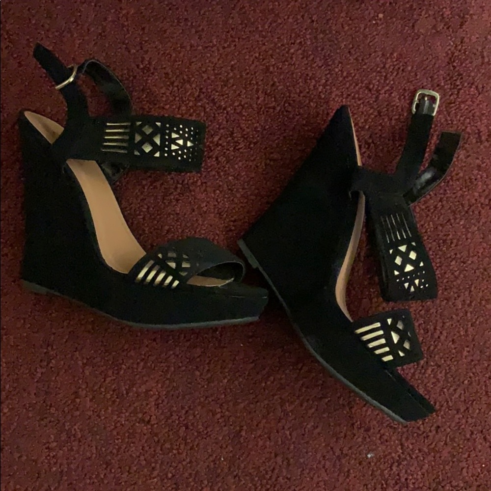 Black and Gold wedges